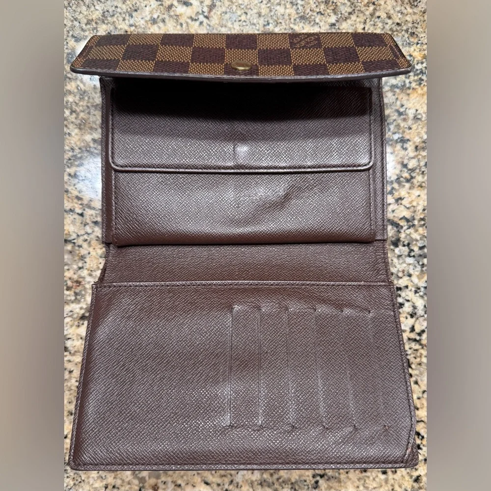 Vintage Louis Vuitton Damier Ebene Button Wallet